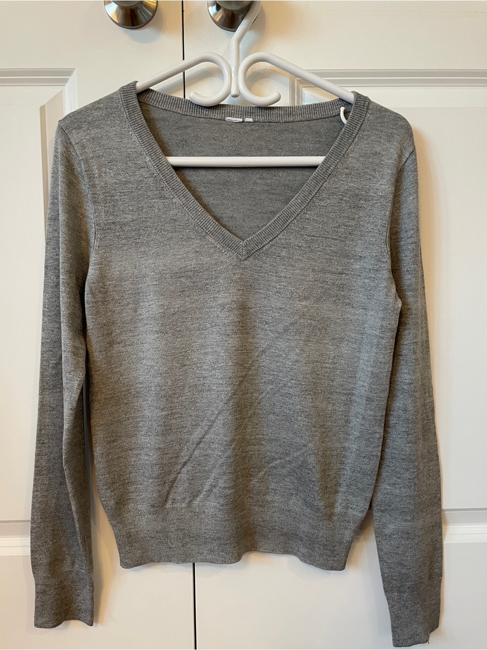 twik Women's Gray V-Neck Sweater